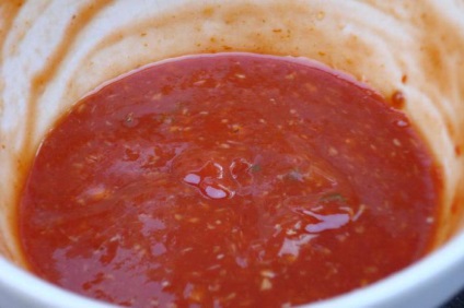Cum să gătești un sos de roșii fierbinte pentru iarnă