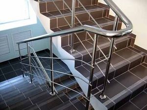 Melyek a Korlátok a lépcsők számára rozsdamentes acélból, a szolgáltatás kiválasztása és gyártási
