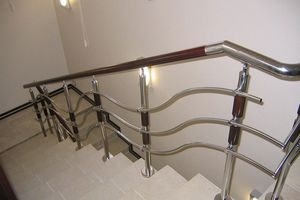 Melyek a Korlátok a lépcsők számára rozsdamentes acélból, a szolgáltatás kiválasztása és gyártási