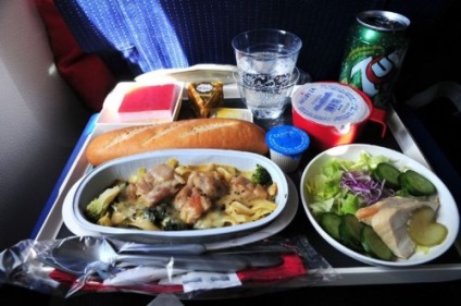 Cum să alimentați pasagerii din companiile aeriene din lume (30 fotografii)