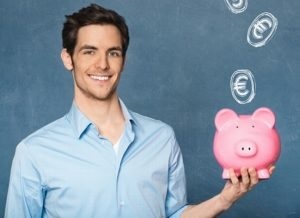 Cum să înveți cum să economisiți bani și să economisiți bani cu un salariu mic este copiat de la zero, cu venituri modeste