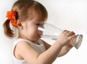 Care ar trebui să fie apa minerală a copiilor