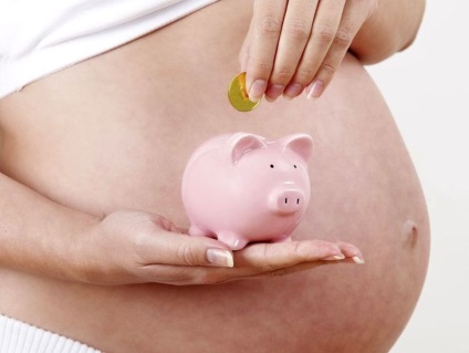 Hogyan fizetik ki a szülési befizetést a kifizetés előtt vagy után?