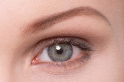 Cum să îngrijești pielea din jurul ochilor după 30 de ani