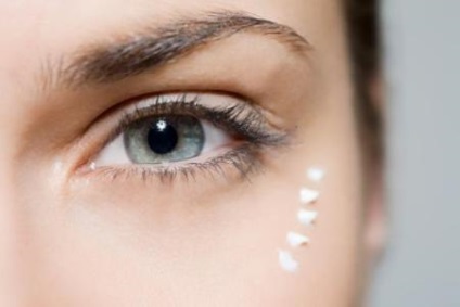 Hogyan törődik a szem körüli bőr 30 év után