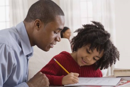Cum să-i faci copilului să facă temele fără probleme