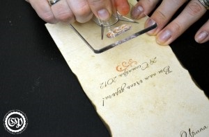 Cartele cu numele oaspeților de la masa de nuntă cu mâinile lor - site-ul Svetlana Ridzel