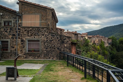 Castelfolit de la Rocca - egy spanyol falu a sziklákon