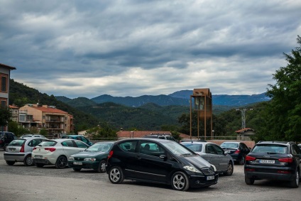 Castelfolit de la Rocca - un sat în Spania, pe stânci