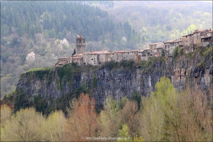 Castelfolfiit de la Roca - un oraș pe margine, mai proaspăt - cel mai bun din Runet pentru o zi!