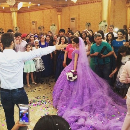 Nunți caucazian sunt sărbătorit cu un scop special cu orice preț
