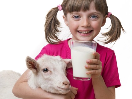 De ce visul de lapte pentru a vedea și a bea, pentru a hrăni copilul într-un lap de lapte de sân