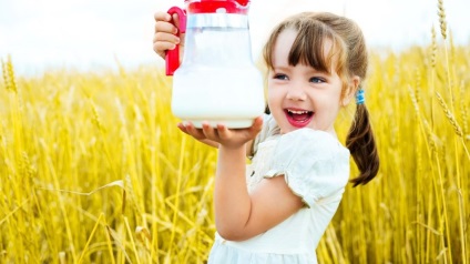 De ce visul de lapte pentru a vedea și a bea, pentru a hrăni copilul într-un lap de lapte de sân