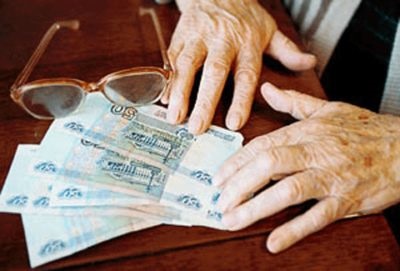 Beneficiile pentru pensionari care reduc la plata serviciilor și compensațiile pentru persoanele în vârstă, precum și,