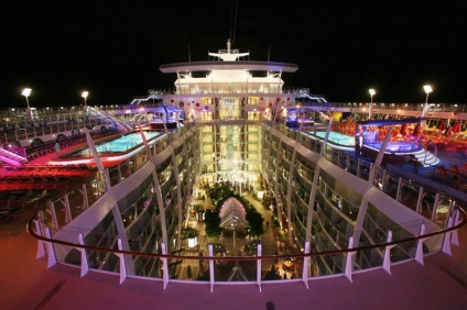 Allure of the Seas - a világ legnagyobb luxushajó