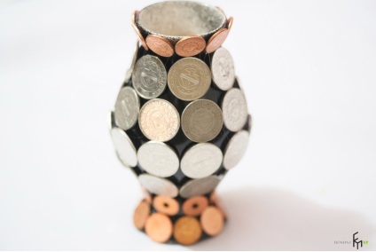 Az eredeti dekoráció vázák saját kezűleg segítségével érmék