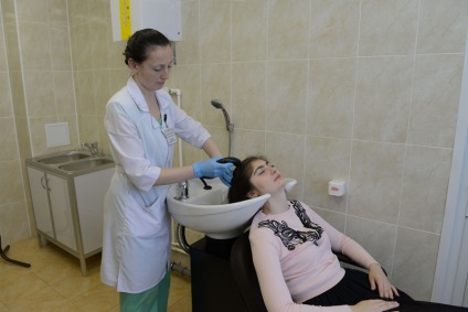 Irigarea gingiilor și a capului cu apă cu hidrogen sulfurat