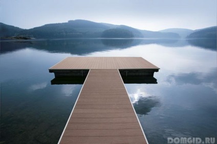 Decorarea unei piscine în aer liber, pe teren, cu o placă de terasă