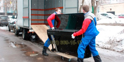 Transportul unei benzi de alergat cântărind 250 kg în Moscova
