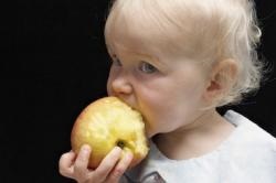 Alimentația copilului de la un an la doi ani, un loc pentru părinți