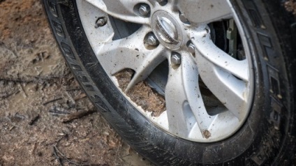 Защо е необходимо да се намали налягането на гумите при движение по пътищата