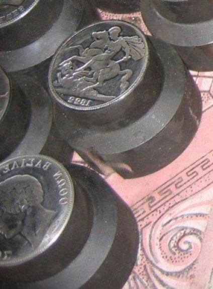 Hamis kínai pénzek - kincsvadászok keresni érméket, relikviák, kincsek