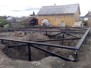 Ordinea de lucru în timpul construirii LEP - curățarea parcelelor, construcția de garduri, copertine -