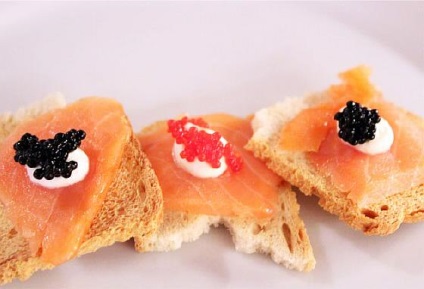 Festiv sandwich-uri cu rețete de caviar negru cu o fotografie de sandviș negru de caviar