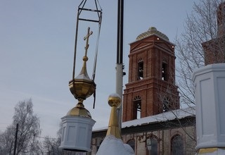 Presslife - raport foto despre cum să instalăm cupolele pe templu!