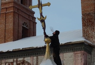 Presslife - raport foto despre cum să instalăm cupolele pe templu!