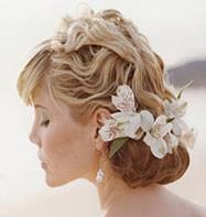 Frizura friss virág - kép a menyasszony, egymáshoz közel