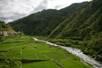 Mintegy túladagolás rizs teraszok Banaue és a környező területet, traveliving