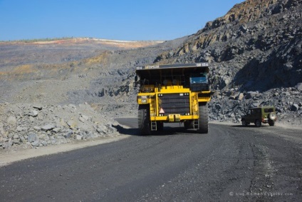 Calea de metal ca aranjament gok - sursa de buna dispozitie