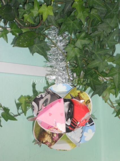 Bordás karácsonyfa labda papírból