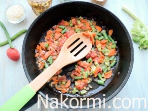 Zöldséges rizs, fűszeres paradicsomszósszal recept fotókkal