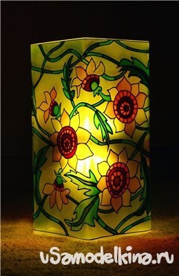 Pictura pe paharul de lampă cu vopsea vitralii