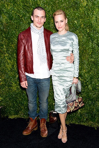 Rupert Friend házas Aimee Mullins, hogy tudjuk, a paralimpiai sportoló, színésznő és modell,