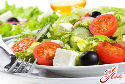Salatele cu rețete de unt sunt simple, iar felurile de mâncare nu sunt obișnuite!