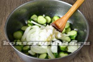 Salata de castravete pentru iarnă - castraveți proaspeți crocanți proaspeți - simple rețete