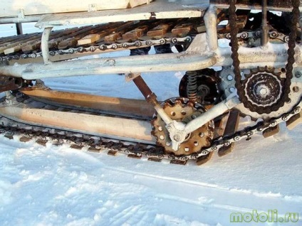 Autovehiculul de zăpadă realizat pe omizi