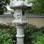 Sculpturi în grădina japoneză