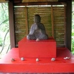 Sculpturi în grădina japoneză