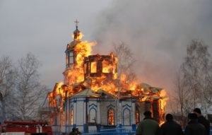 Biserica viselor arde într-un foc într-un vis pentru a vedea ce visează