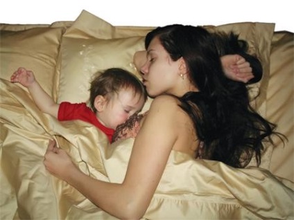 Învățând copilul să doarmă în patul lui