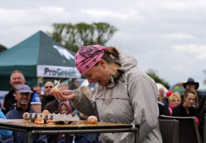În Anglia, a avut loc un festival de aruncare a ouălor