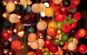 Lanterne de neon lucrate manual pentru decorarea nuntii prin mainile proprii