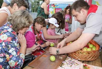 Apple a salvat - festival de recoltare