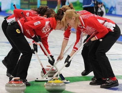 De ce frecați gheața în curling