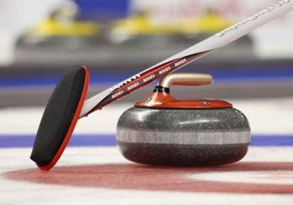 De ce frecați gheața în regulile de curling și termenii jocului popular de echipă