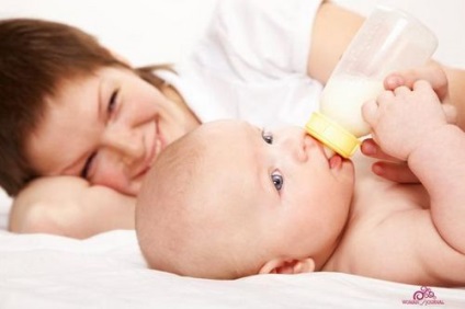 Összeesküvés elválasztott gyerek a baba a szoptatás, csecsemő